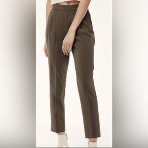 Aritzia Babaton Conan Trousers 
Size 6
Dark olive
Excellent condition